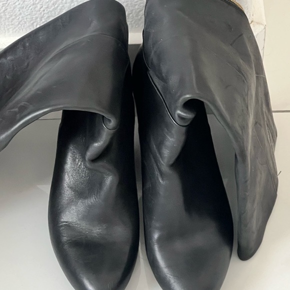 Sexy Black leather boots with zipper up the back - Picture 6 of 7